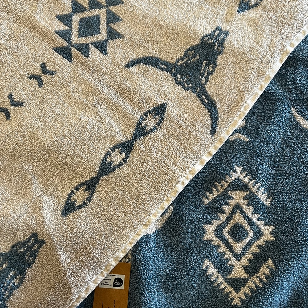 Wrangler Blue and Cream Bath Towels - Picture 4 of 4